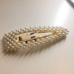 Pearl hairclip 🌸